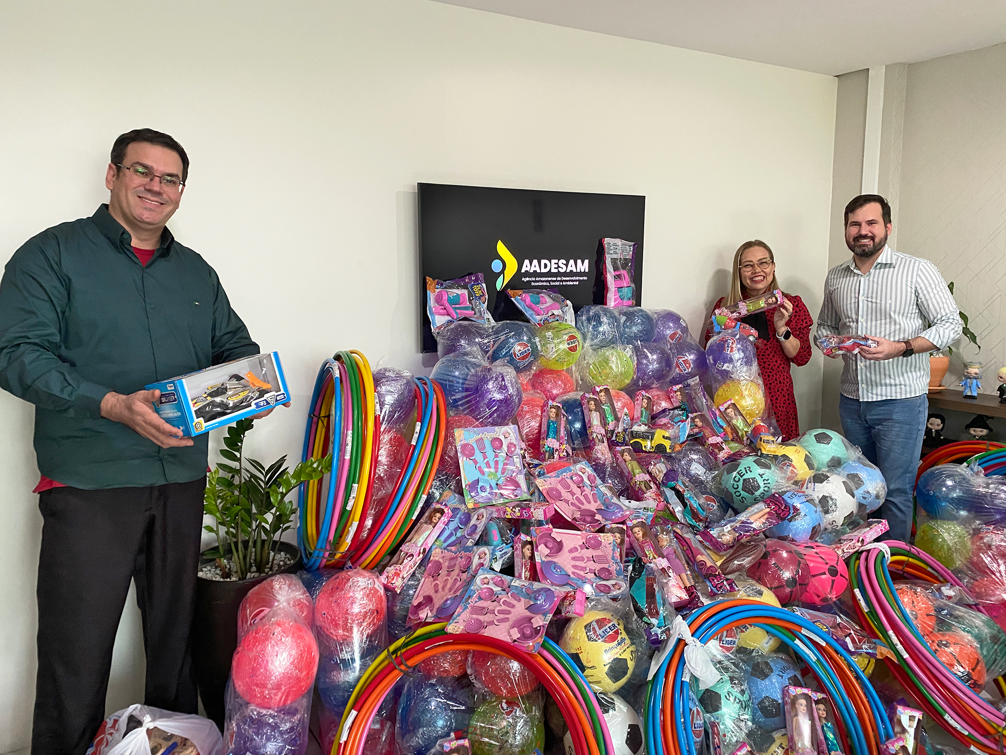 Aadesam faz doação para a campanha “Doe Brinquedo e Ganhe Sorrisos 2023” do Governo do Amazonas