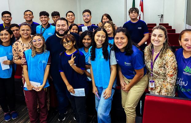 Jovens Aprendizes da Aadesam participam de palestra sobre projeção profissional