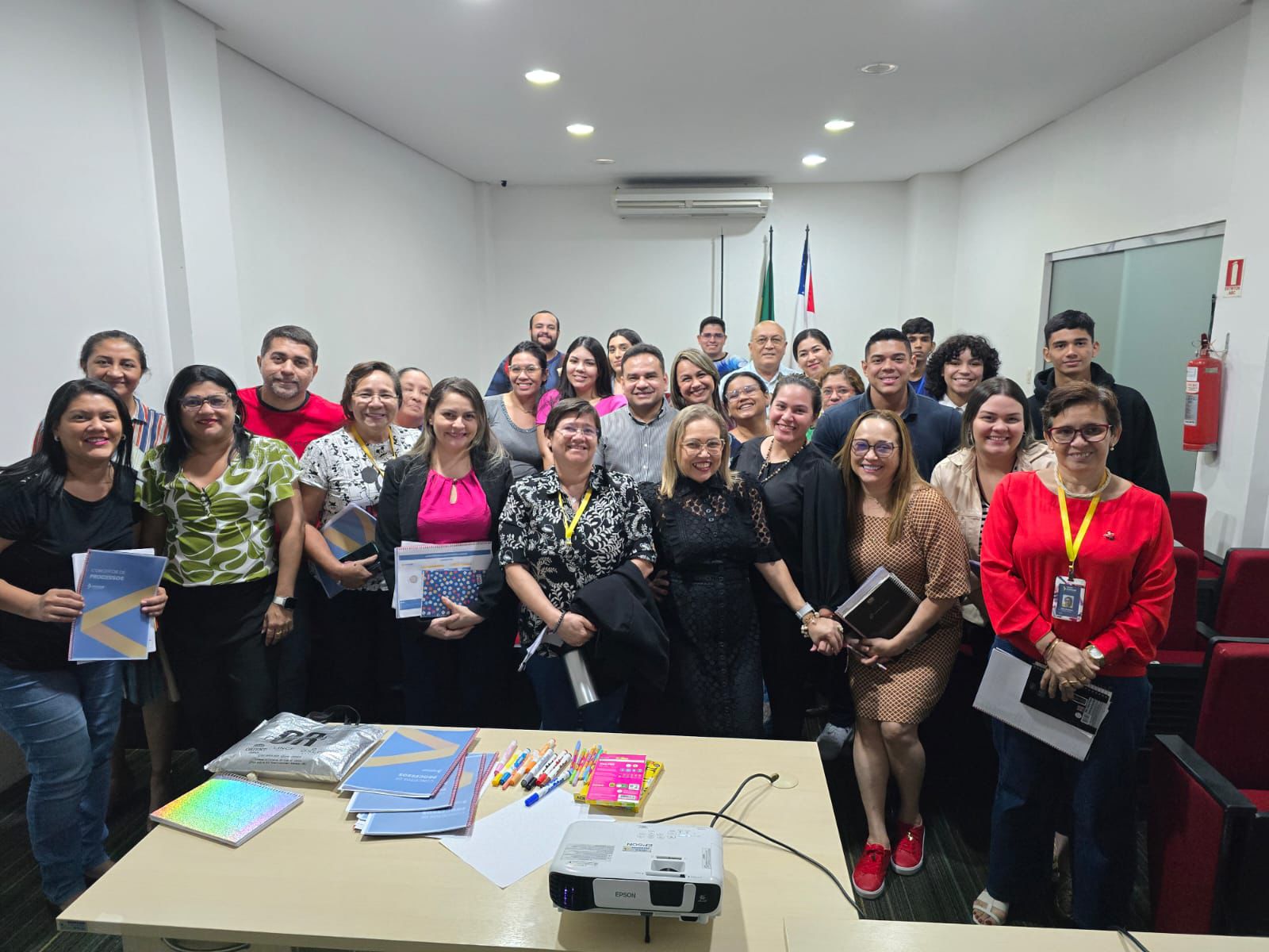 Colaboradores da AADESAM participam de treinamento para novo fluxograma de processos